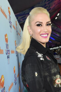 GwenStefani_2017KCA_BlackOutfit_HQPicsSpace_6ee5126a5f6ab3dff