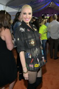 GwenStefani_2017KCA_BlackOutfit_HQPicsSpace_71b1aeedef524d66cc