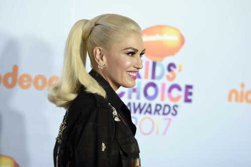 GwenStefani_2017KCA_BlackOutfit_HQPicsSpace_723134141d3a839949.jpeg