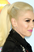 GwenStefani_2017KCA_BlackOutfit_HQPicsSpace_74e0404bbf355c53ed