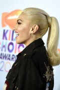 GwenStefani_2017KCA_BlackOutfit_HQPicsSpace_770b558ed91aae4cad