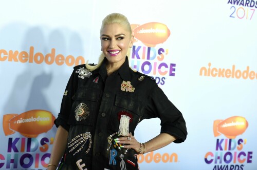 GwenStefani_2017KCA_BlackOutfit_HQPicsSpace_783276cd82b3469b76.jpeg