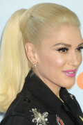 GwenStefani_2017KCA_BlackOutfit_HQPicsSpace_7971c974b122b455b6
