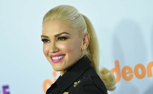 GwenStefani_2017KCA_BlackOutfit_HQPicsSpace_8103394c41ebfe68f0.jpeg