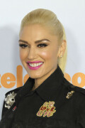 GwenStefani_2017KCA_BlackOutfit_HQPicsSpace_85e1ead61c646379f4
