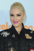GwenStefani_2017KCA_BlackOutfit_HQPicsSpace_8650a43db136753a84