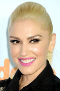 GwenStefani_2017KCA_BlackOutfit_HQPicsSpace_882654aca2dd12df36