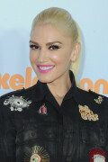 GwenStefani_2017KCA_BlackOutfit_HQPicsSpace_8969f2039094f859ff