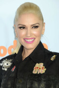 GwenStefani_2017KCA_BlackOutfit_HQPicsSpace_91bf015a5592266fd9