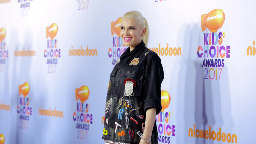 GwenStefani_2017KCA_BlackOutfit_HQPicsSpace_9302d3af60b1bcbe0.jpeg