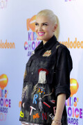 GwenStefani_2017KCA_BlackOutfit_HQPicsSpace_9302d3af60b1bcbe0