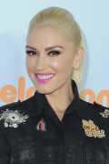 GwenStefani_2017KCA_BlackOutfit_HQPicsSpace_9455897489a971ba67