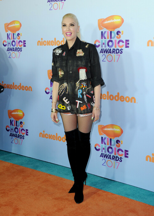 GwenStefani_2017KCA_BlackOutfit_HQPicsSpace_987cab4eee7d998846.jpeg