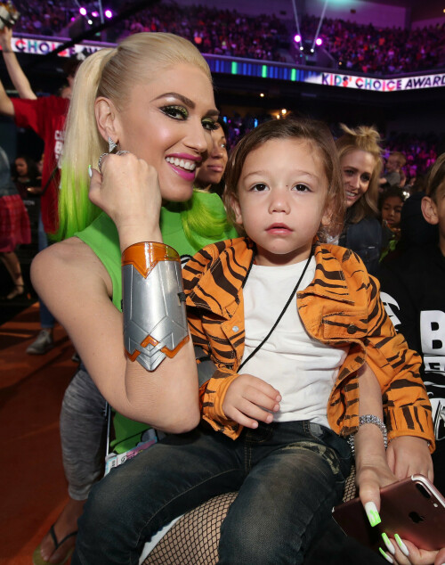 GwenStefani_2017KCA_GreenOutfit_HQPicsSpace_1155c59ff32581947b.jpeg