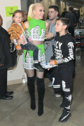 GwenStefani_2017KCA_GreenOutfit_HQPicsSpace_124ec3cda1c1802be0