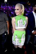 GwenStefani_2017KCA_GreenOutfit_HQPicsSpace_2674db584dd6ea2e18