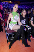 GwenStefani_2017KCA_GreenOutfit_HQPicsSpace_28a61821c32c1d2544