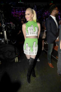GwenStefani_2017KCA_GreenOutfit_HQPicsSpace_29d0167064f1346951