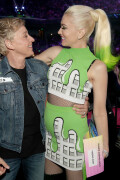 GwenStefani_2017KCA_GreenOutfit_HQPicsSpace_33930bb9a478b10347