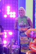 GwenStefani_2017KCA_GreenOutfit_HQPicsSpace_38381842264ca1ea57