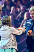 GwenStefani_2017KCA_GreenOutfit_HQPicsSpace_41b66e8b778754aefb
