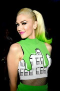 GwenStefani_2017KCA_GreenOutfit_HQPicsSpace_50d45ba663a2532435