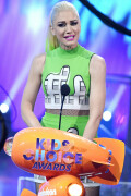 GwenStefani_2017KCA_GreenOutfit_HQPicsSpace_684f4f4a2904ea714