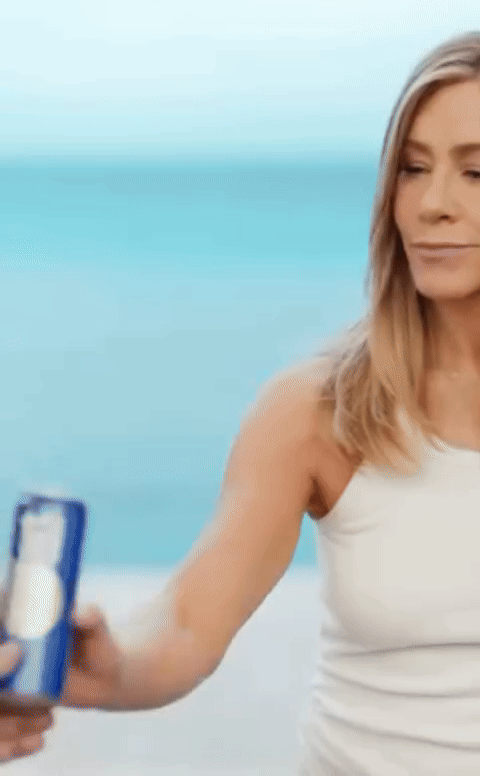 JenniferAniston_SmartwaterAd_Animations-8febf1879c2058cb7.gif