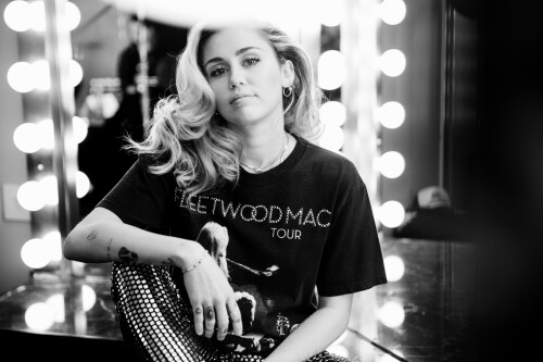 MileyCyrus_MusiCaresPersonOfTheYearShoot_Jan262018_10dbb71c21dd0bb89e.jpeg