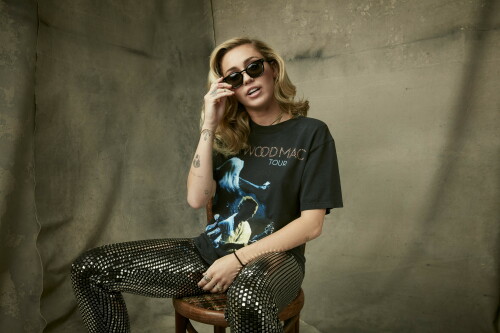 MileyCyrus_MusiCaresPersonOfTheYearShoot_Jan262018_8fd8fd7faa3d6fe80.jpeg