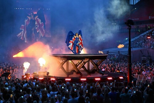 DuaLipa_RadicalOptimismTour_Liverpool_June252025_103cceb5bbe5b5572f.jpeg