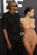 BiancaCensori_KanyeWest_2025GrammyAwards_10471a57f7fa2fa5a90