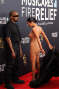 BiancaCensori_KanyeWest_2025GrammyAwards_1185dbf8ce2d4aec6ea
