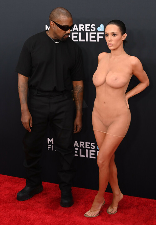 BiancaCensori_KanyeWest_2025GrammyAwards_3584c0f3b0d2cb2ceb.jpeg