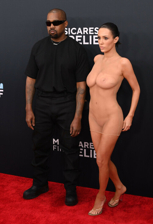 BiancaCensori_KanyeWest_2025GrammyAwards_360bdc2c5d997dff29.jpeg