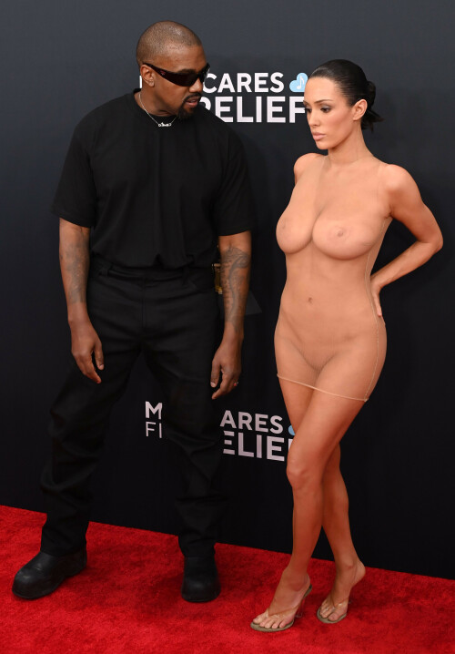 BiancaCensori_KanyeWest_2025GrammyAwards_37b814bea88186ad15.jpeg