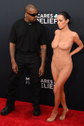 BiancaCensori_KanyeWest_2025GrammyAwards_37b814bea88186ad15