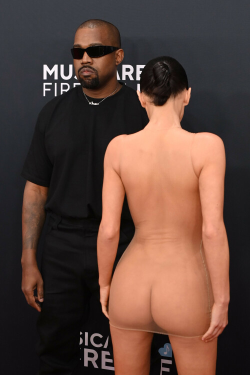 BiancaCensori_KanyeWest_2025GrammyAwards_3819e8446a8428980f.jpeg