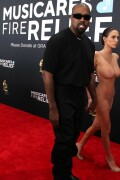 BiancaCensori_KanyeWest_2025GrammyAwards_54918940d913d47b91