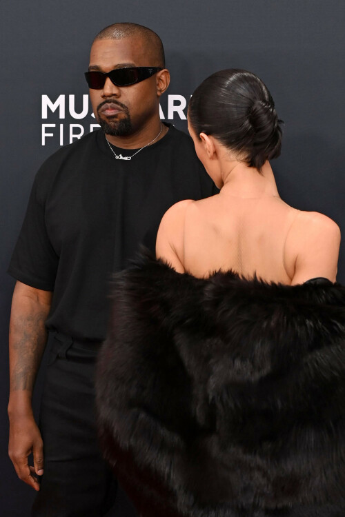 BiancaCensori_KanyeWest_2025GrammyAwards_5858cc1d5fea09f0c7.jpeg