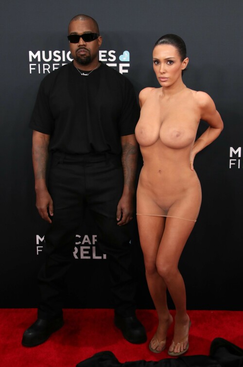 BiancaCensori_KanyeWest_2025GrammyAwards_60977d96d165cd8979.jpeg
