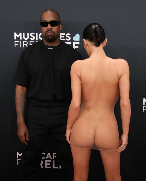 BiancaCensori_KanyeWest_2025GrammyAwards_618abde49afab3bd79.jpeg