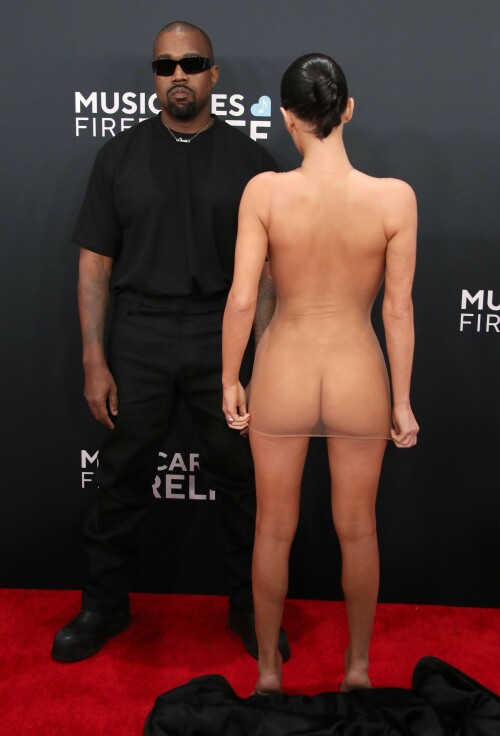BiancaCensori_KanyeWest_2025GrammyAwards_6232b72abf00c2fdfd.jpeg