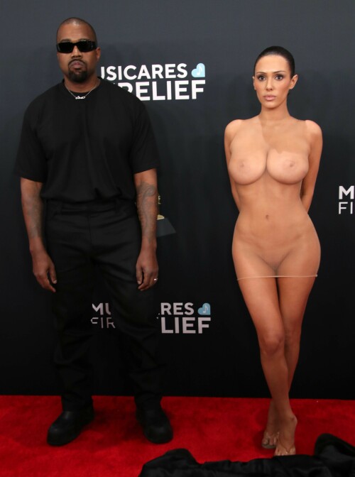 BiancaCensori_KanyeWest_2025GrammyAwards_63d275433bc0d5bdd1.jpeg