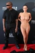 BiancaCensori_KanyeWest_2025GrammyAwards_64010eeee4e3236a5c