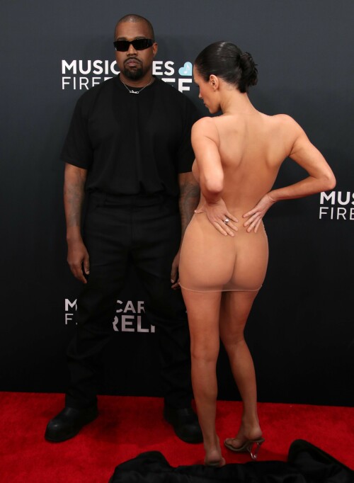 BiancaCensori_KanyeWest_2025GrammyAwards_66ecd0a4542eb10f0e.jpeg