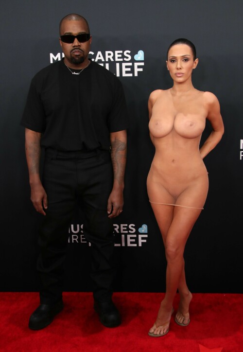 BiancaCensori_KanyeWest_2025GrammyAwards_6734a46d76b9b0998c.jpeg