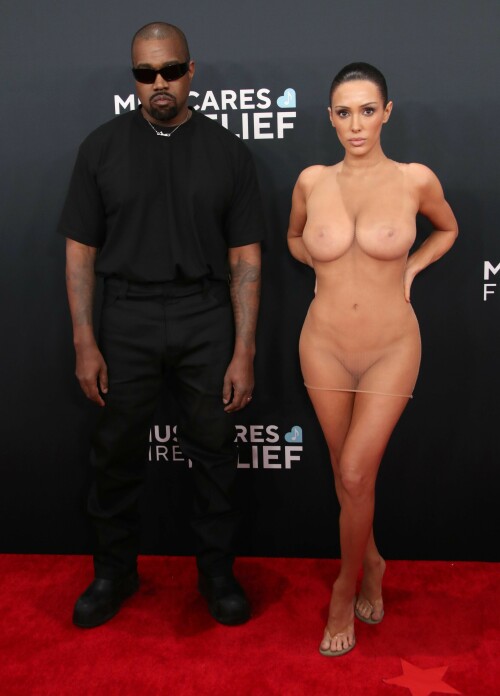 BiancaCensori_KanyeWest_2025GrammyAwards_68e39e40932884e0e2.jpeg