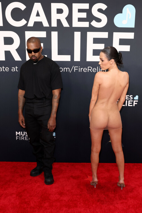 BiancaCensori_KanyeWest_2025GrammyAwards_868ace278b54f1ac7a.jpeg