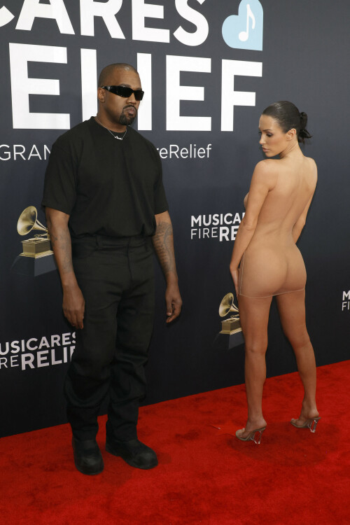 BiancaCensori_KanyeWest_2025GrammyAwards_97dc5d56b819ee136d.jpeg